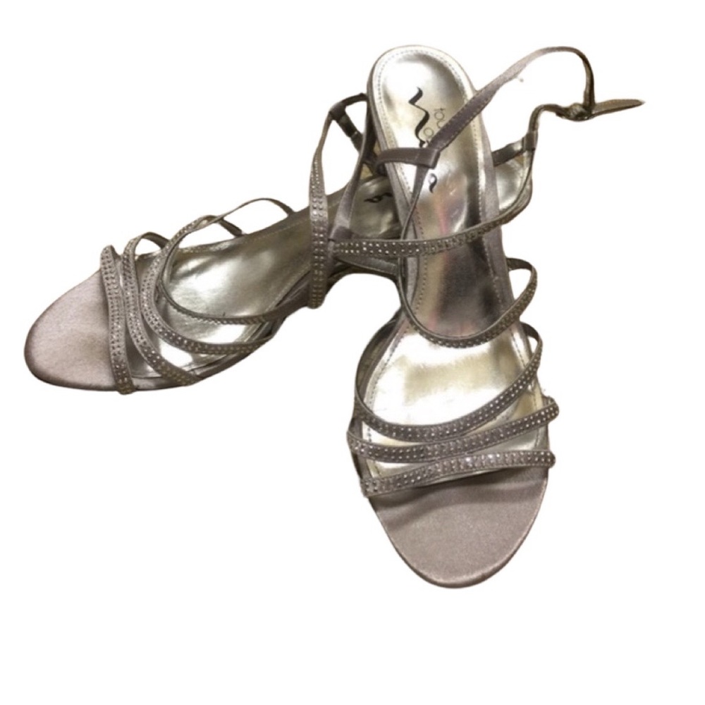 Silver dressy heals